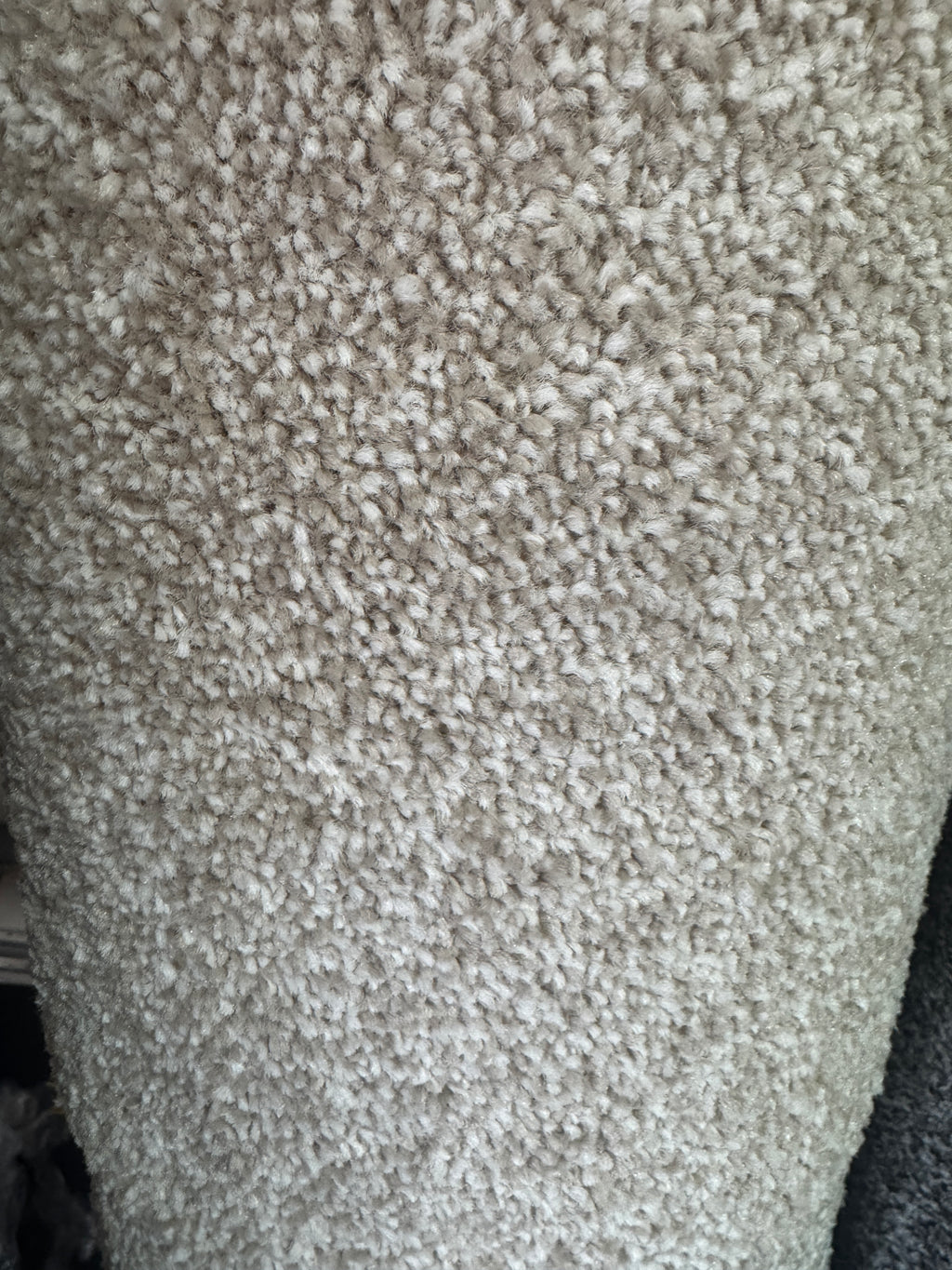 (C08) 3 x 4m (9'10"x13'1") Capet Remnant