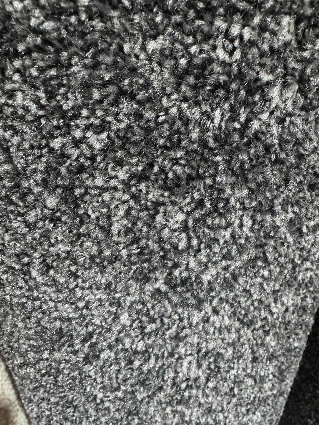 (C09) 4.1 x 4m (13'5"x13'1") Capet Remnant