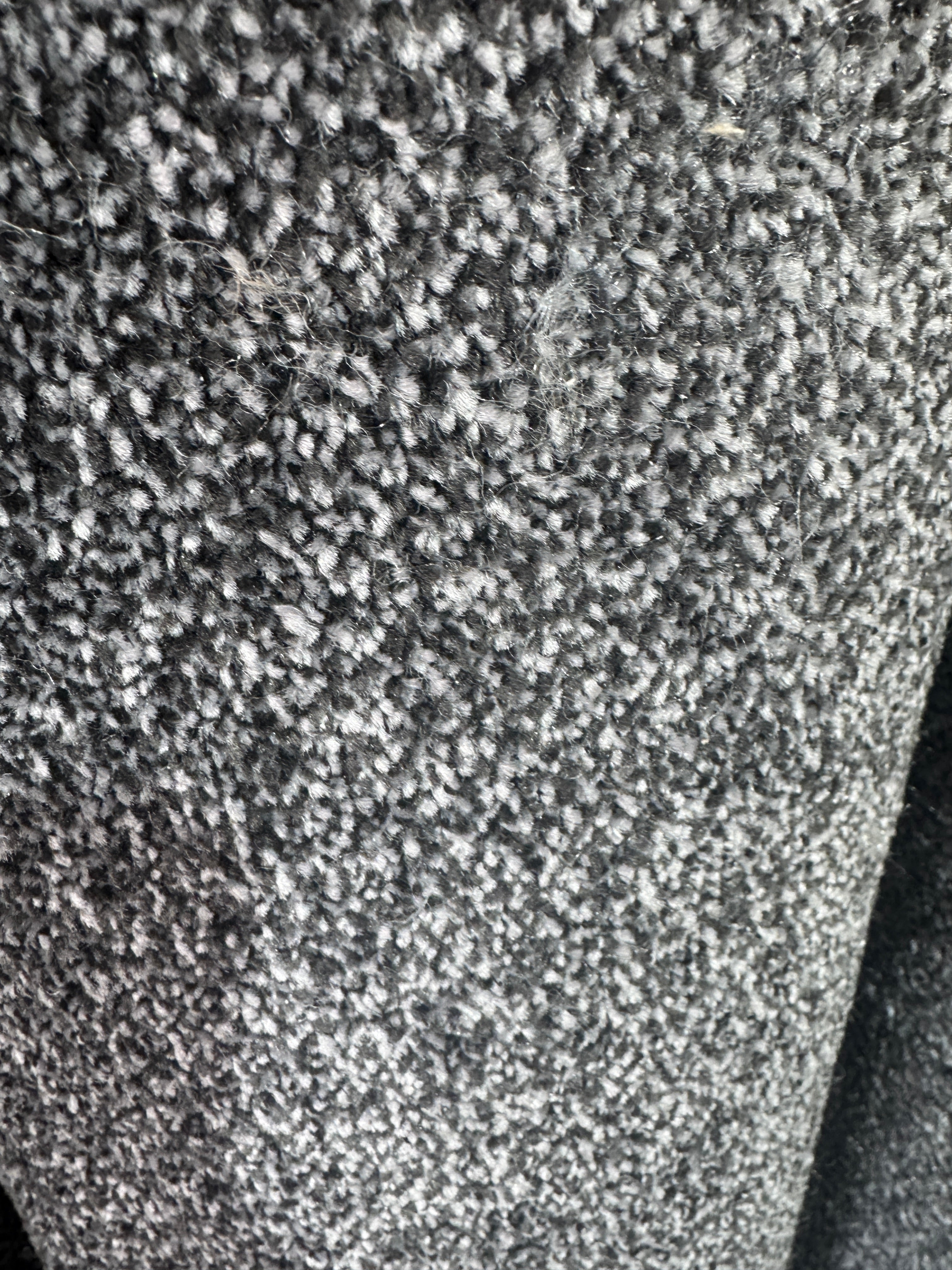 (C10) 2.7 x 4m (8'10"x13'1") Capet Remnant