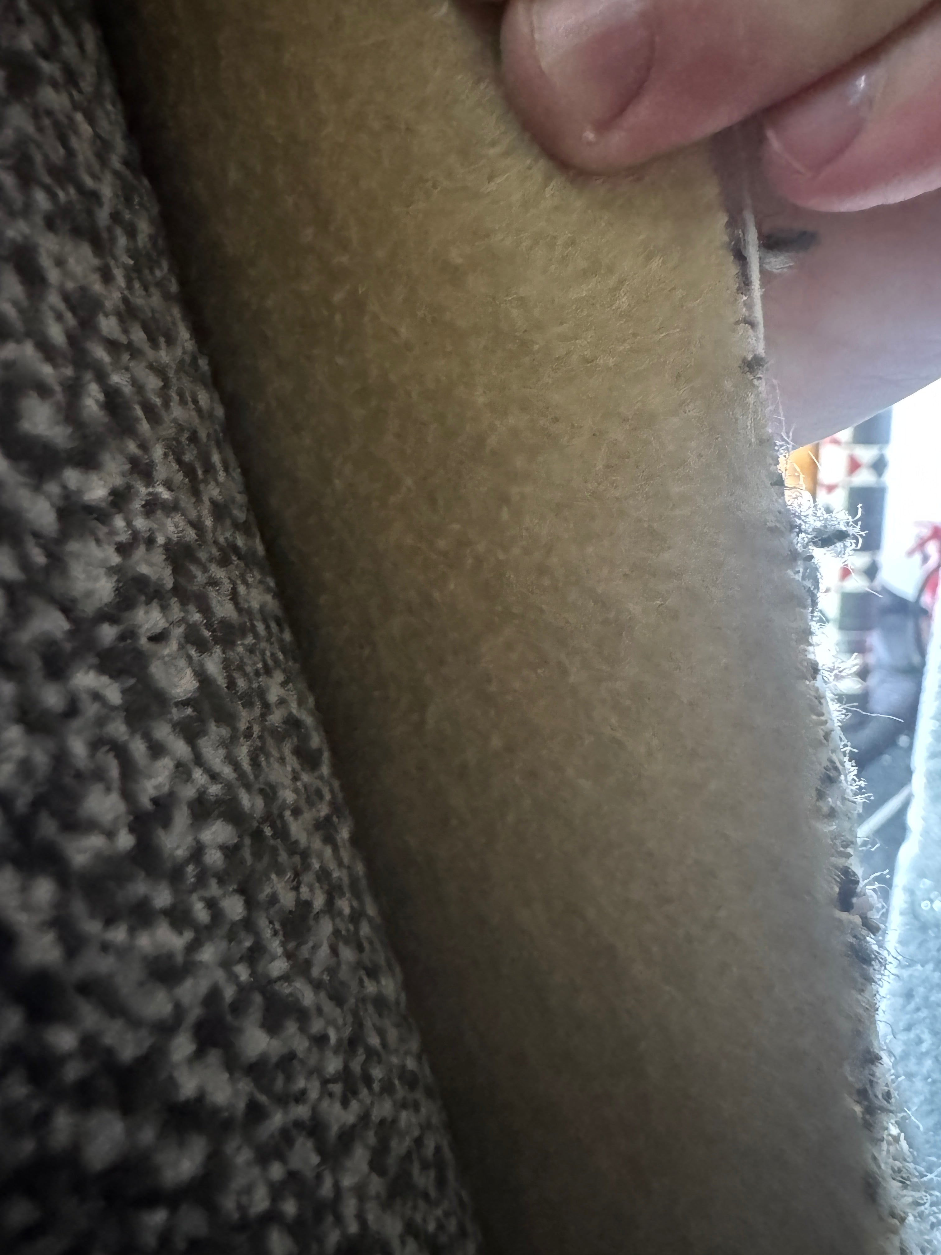 (C10) 2.7 x 4m (8'10"x13'1") Capet Remnant