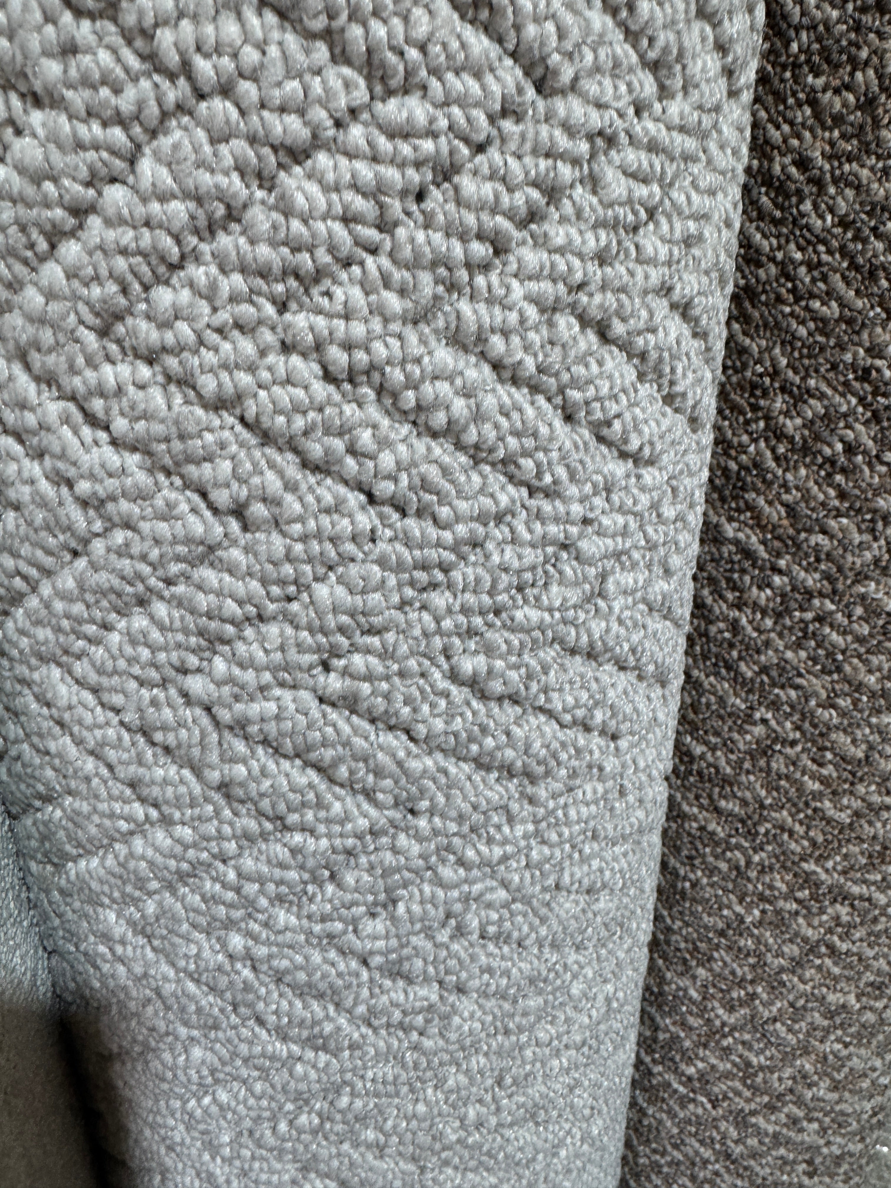 (C15) 2.5 x 4m (8'2"x13'1") Capet Remnant