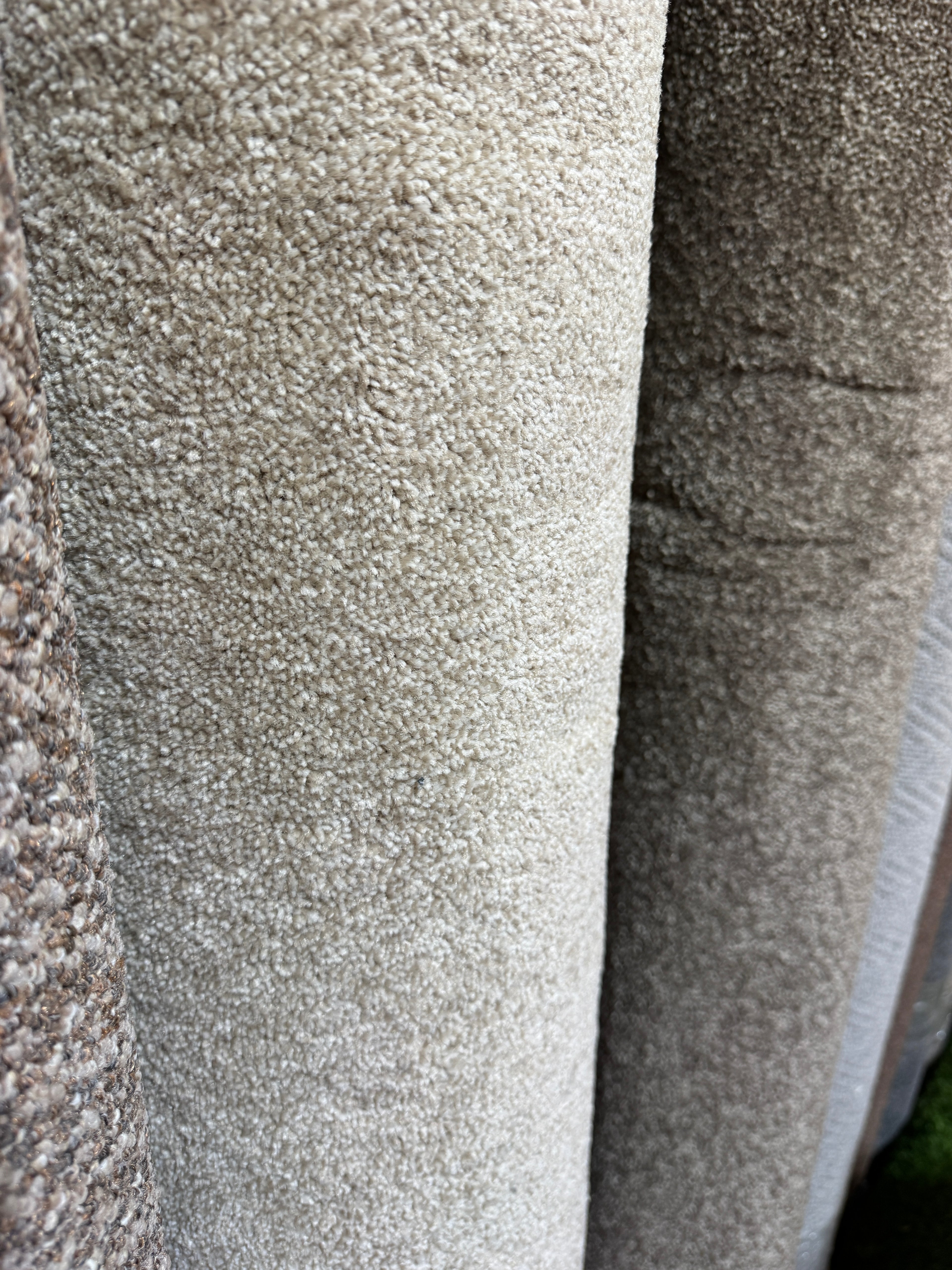 (C17) 3.4 x 4m (11'1"x13'1") Capet Remnant