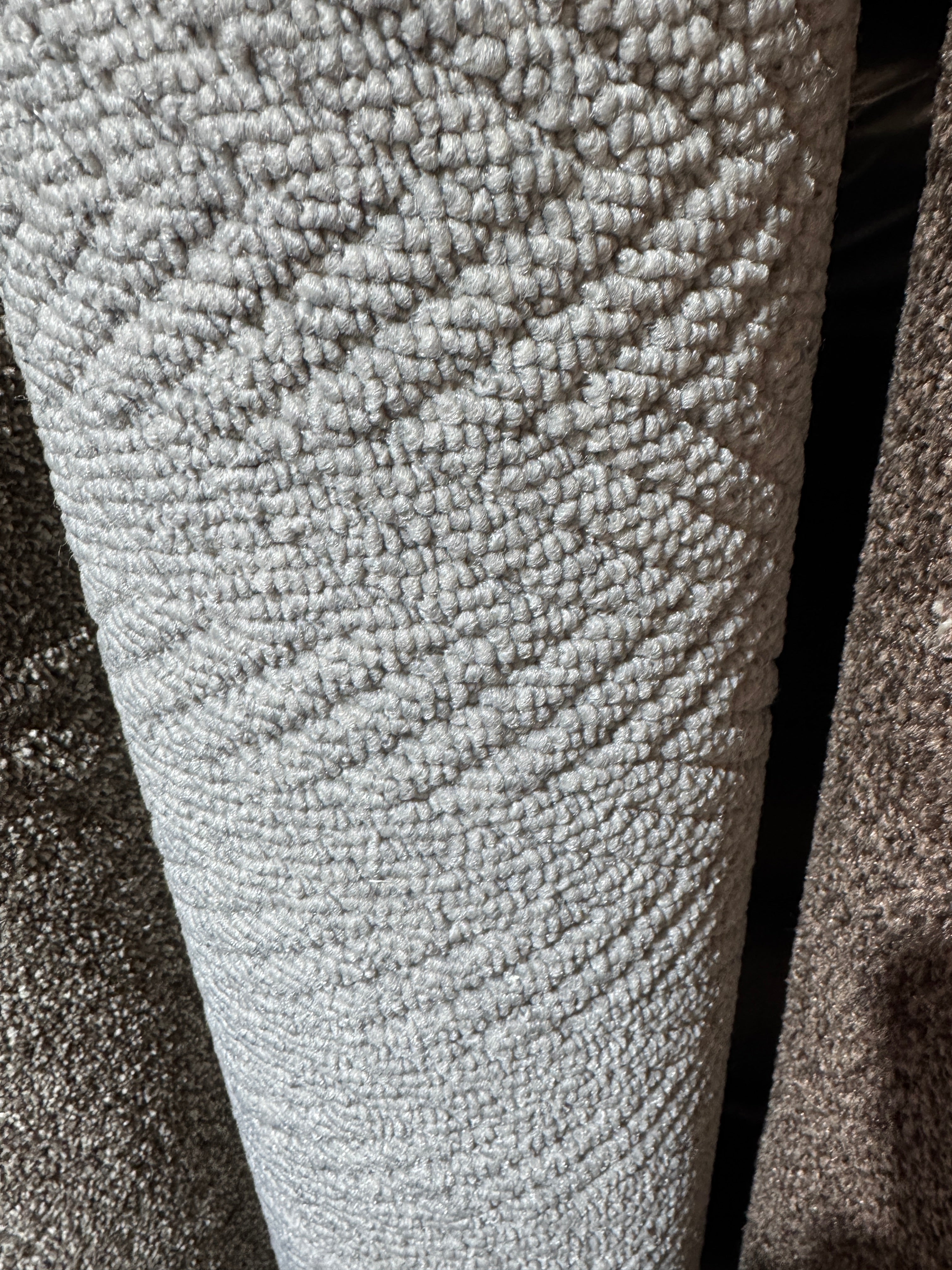 (C18) 2.7 x 4m (8'10"x13'1") Capet Remnant