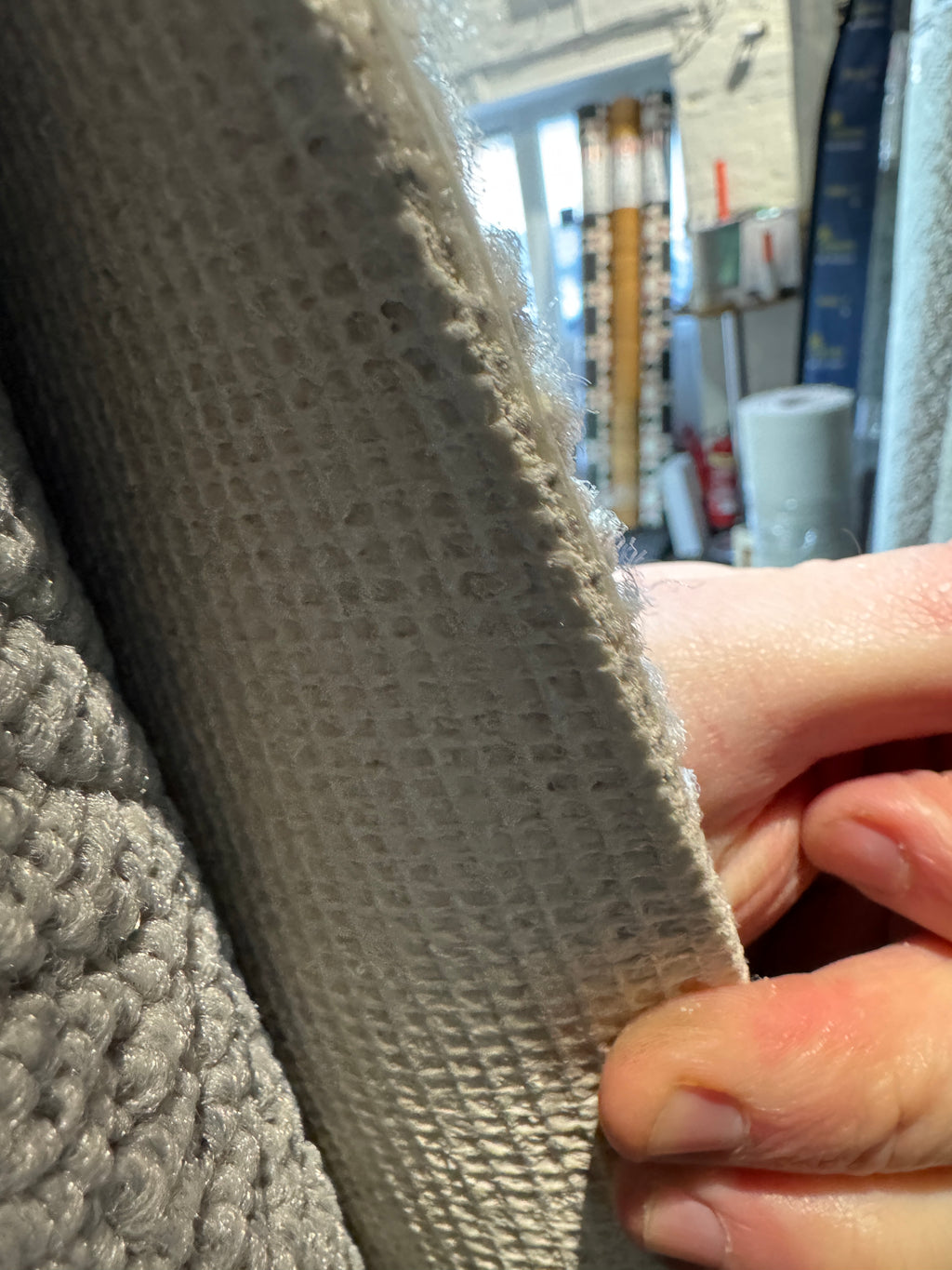 (C18) 2.7 x 4m (8'10"x13'1") Capet Remnant