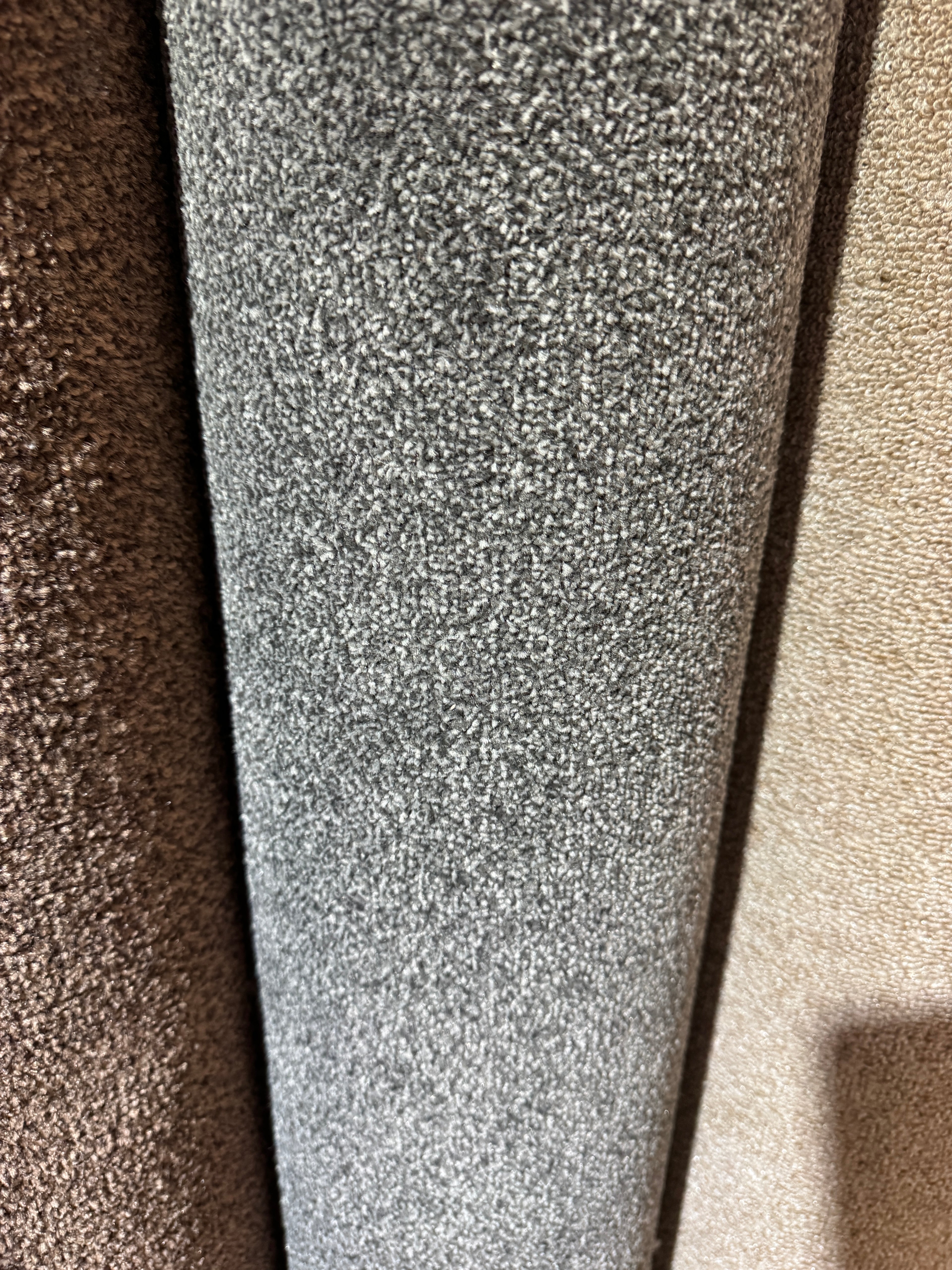 (C20) 2.5 x 4m (8'2"x13'1") Capet Remnant