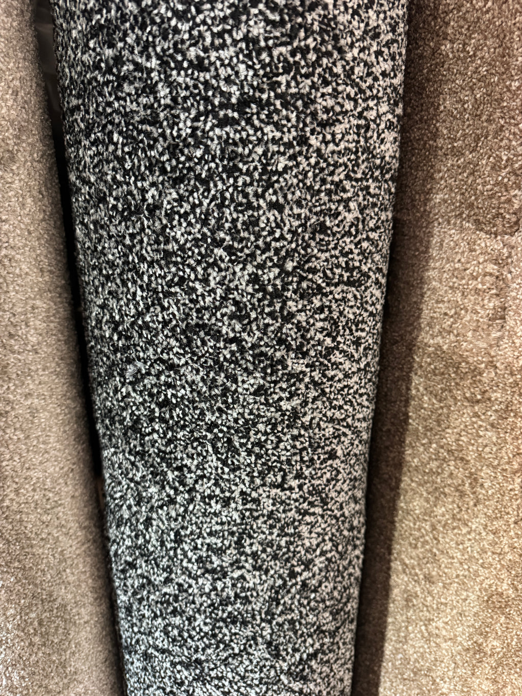 (C23) 3.8 x 4m (12'5"x13'1") Capet Remnant